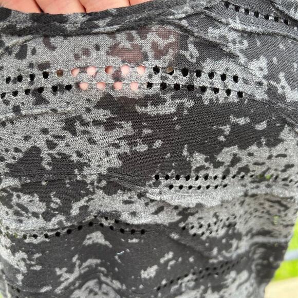 VANITY women’s size M, black gray scoop neck short sleeve top - Picture 3 of 5